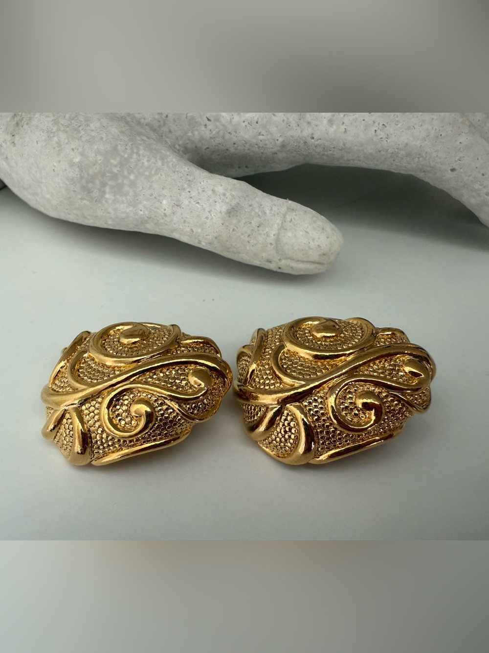 Vintage 1990 Barrera for Avon Gold Tone Swirl Clip-On Earrings - Picture 2 of 4